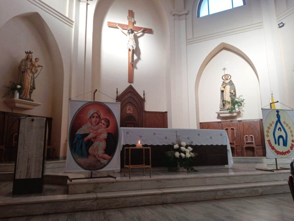 Madrugadores Del Oraron En La Catedral De Nueve De Julio Por La Paz