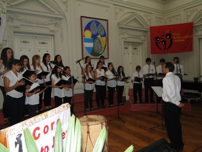 Tres generaciones cantaron en el Salón Blanco