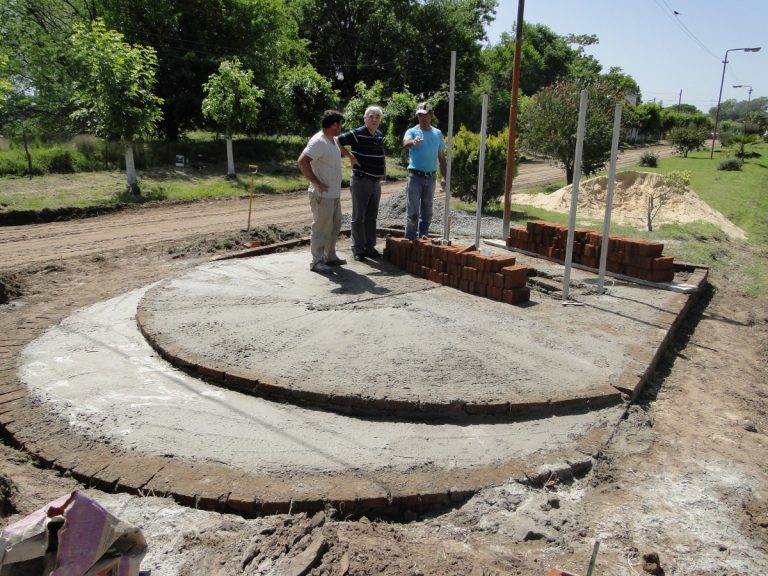 En el acceso a Morea se construye un pedestal para la Virgen de Luján