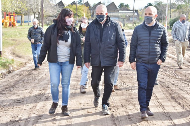 Pablo y Avelino Zurro recorrieron las obras del Barrio Talleres junto a Fernanda Miño