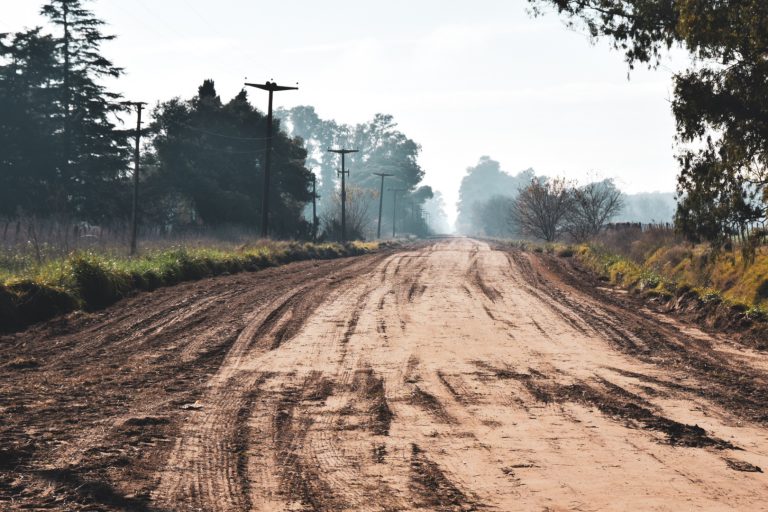 Otro camino de tierra será estabilizado ante la proximidad a una Escuela Rural