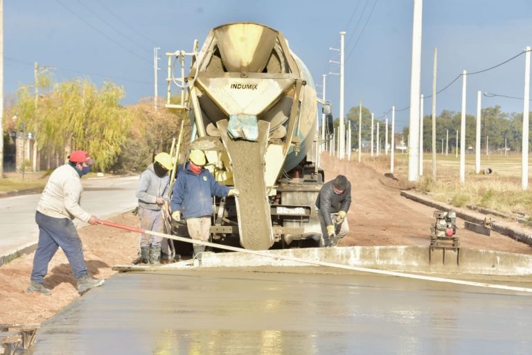 Avanza la pavimentación en la avenida Pastor Ibáñez en Pehuajó