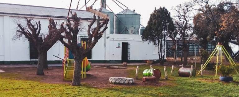 Acondicionan la escuela de Cambaceres