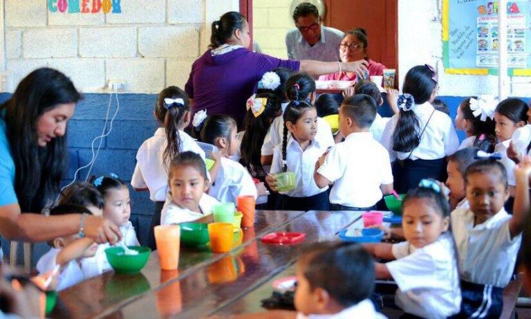 Las escuelas bonaerenses incorporan desayuno o merienda para estudiantes que reciben el Servicio Alimentario Escolar