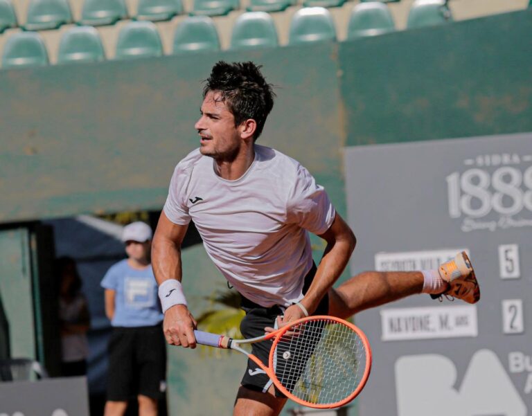 Mariano Navone lleva su raqueta al Torneo Abierto de Australia