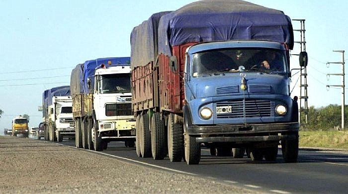 Se restringe la circulación de camiones lunes y martes ante el recambio vacacional