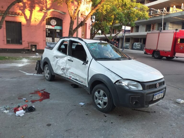 Dos camionetas chocaron en Santa Fe y La Rioja y tres personas fueron hospitalizadas