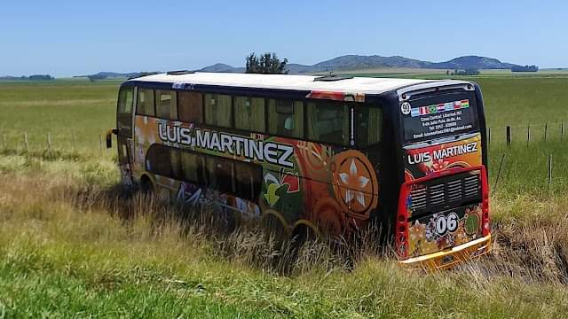 Bus de Turismo nuevejuliense involucrado en accidente en la Ruta 226 cerca de Balcarce