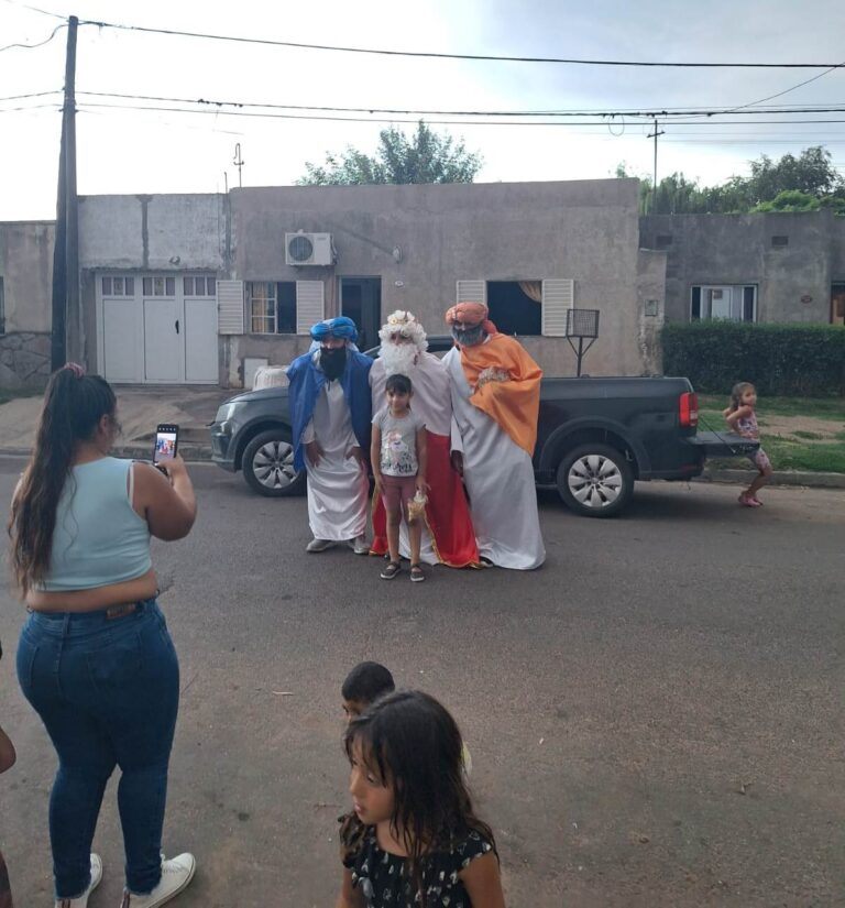 La juventud radical trasladó a los Reyes Magos a barrios de Nueve de Julio