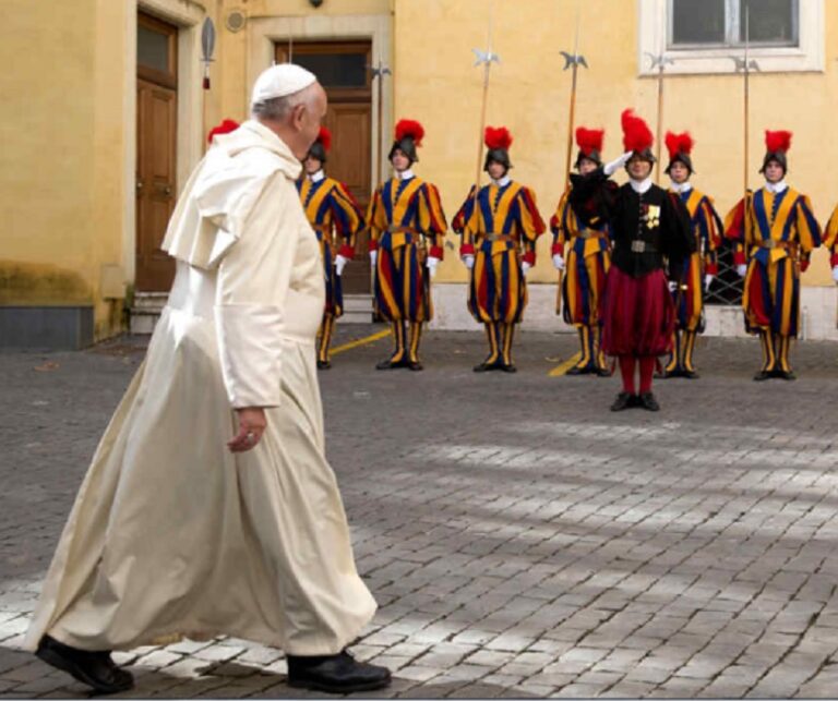 Desde hace 518 años la Guardia Suiza protege a los papas en el Vaticano