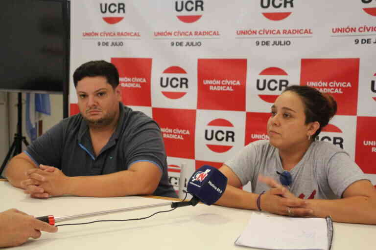 Los útiles recaudados por la Juventud UCR fueron entregados