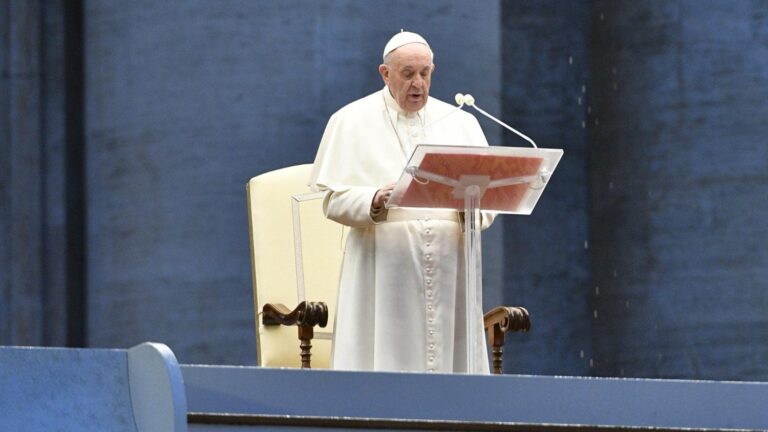 El Papa Francisco invita que la ciencia esté al servicio de la humanidad y a Milei le restringen la agenda en Alemania