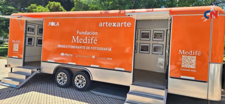 Museo itinerante artexarte en la Plaza Belgrano