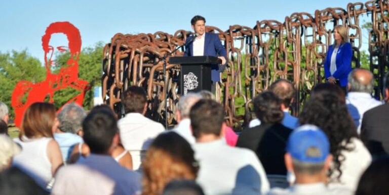 Axel Kicillof encabezó el acto central por los 179 años de la Batalla Vuelta de Obligado por la que se conmemora el Día de la Soberanía Nacional