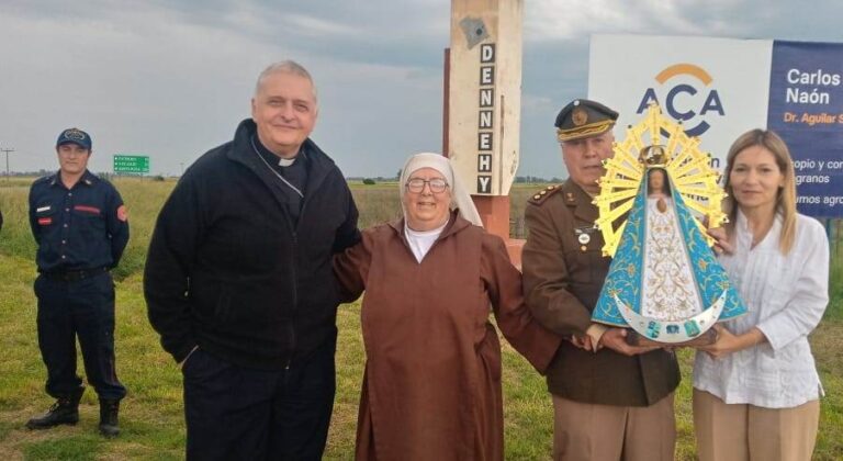 Una réplica de la virgen de Luján fue entronizada en la capilla de Dennehy