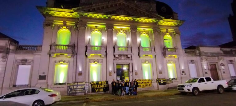 Día Mundial en Recuerdo de las Víctimas de Tránsito: El Palacio Municipal se Iluminó de amarillo